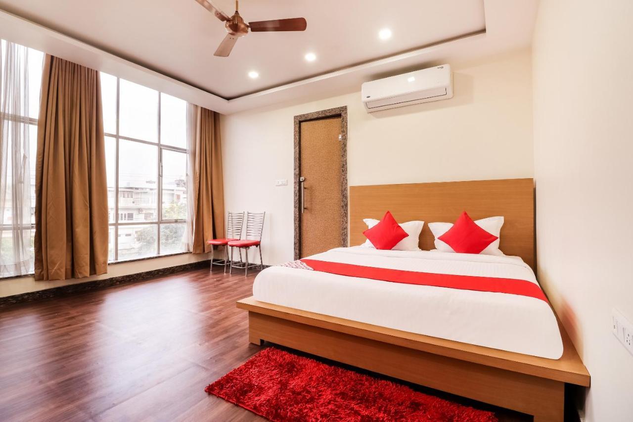 Hôtel Oyo 61050 S S K Continental à Juhi Bari Extérieur photo