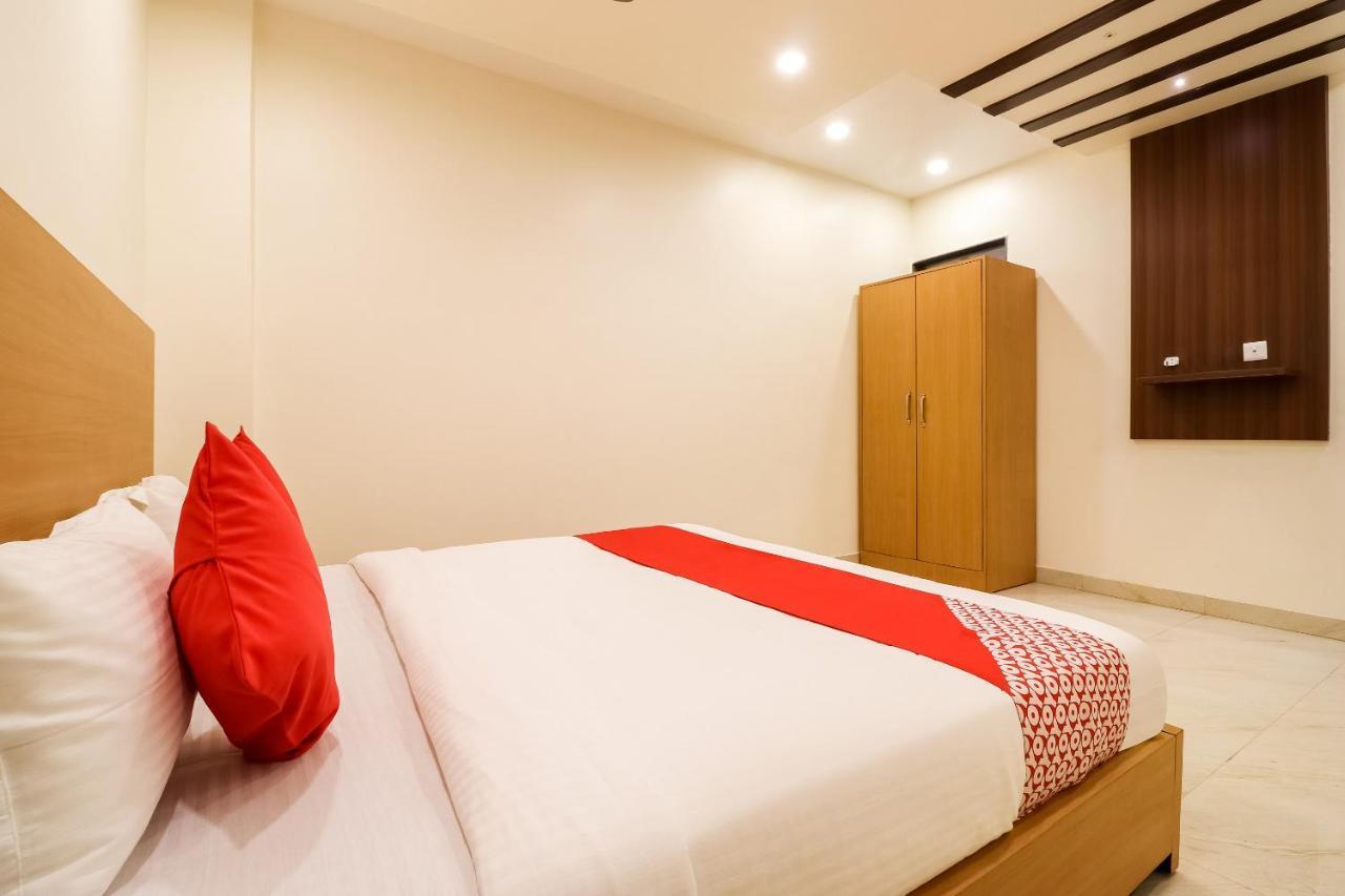 Hôtel Oyo 61050 S S K Continental à Juhi Bari Extérieur photo