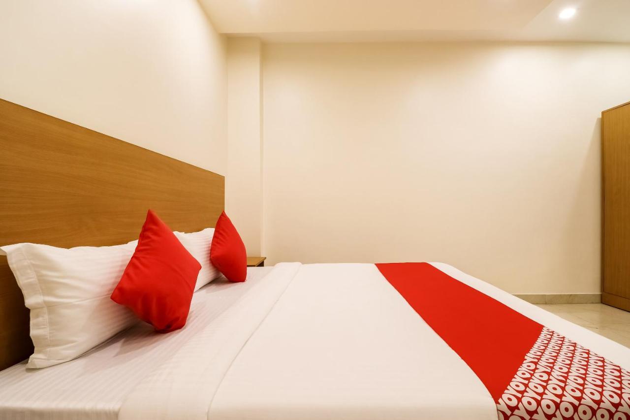 Hôtel Oyo 61050 S S K Continental à Juhi Bari Extérieur photo
