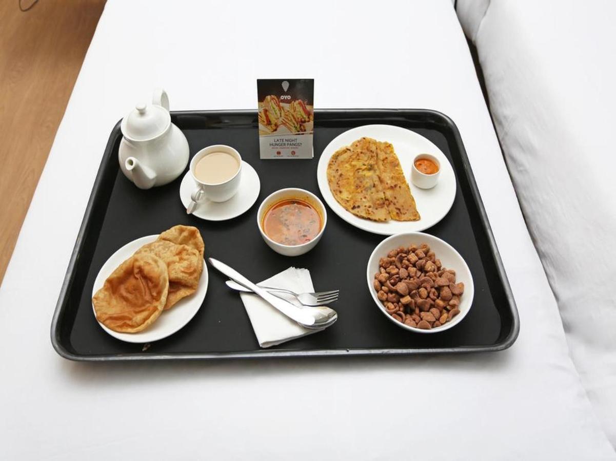 Hôtel Oyo 61050 S S K Continental à Juhi Bari Extérieur photo